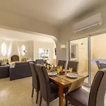 Casa Carvalho *